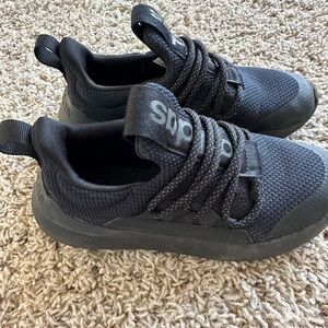 Boys adidas tennis shoes